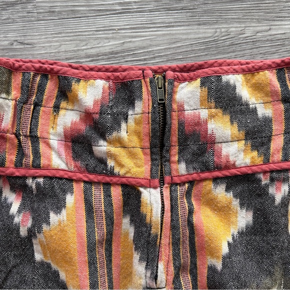 High-Waisted Patterned Mini Skirt - Picture 5 of 7